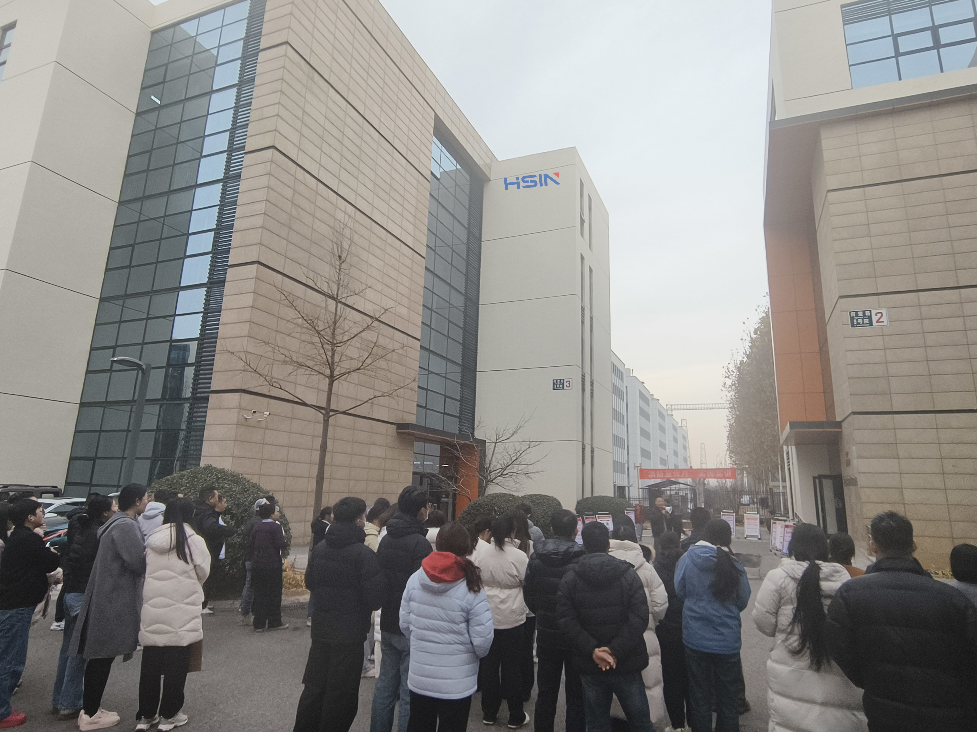 恒升伟业组织全员消防疏散演练，筑牢安全生产“防火墙”