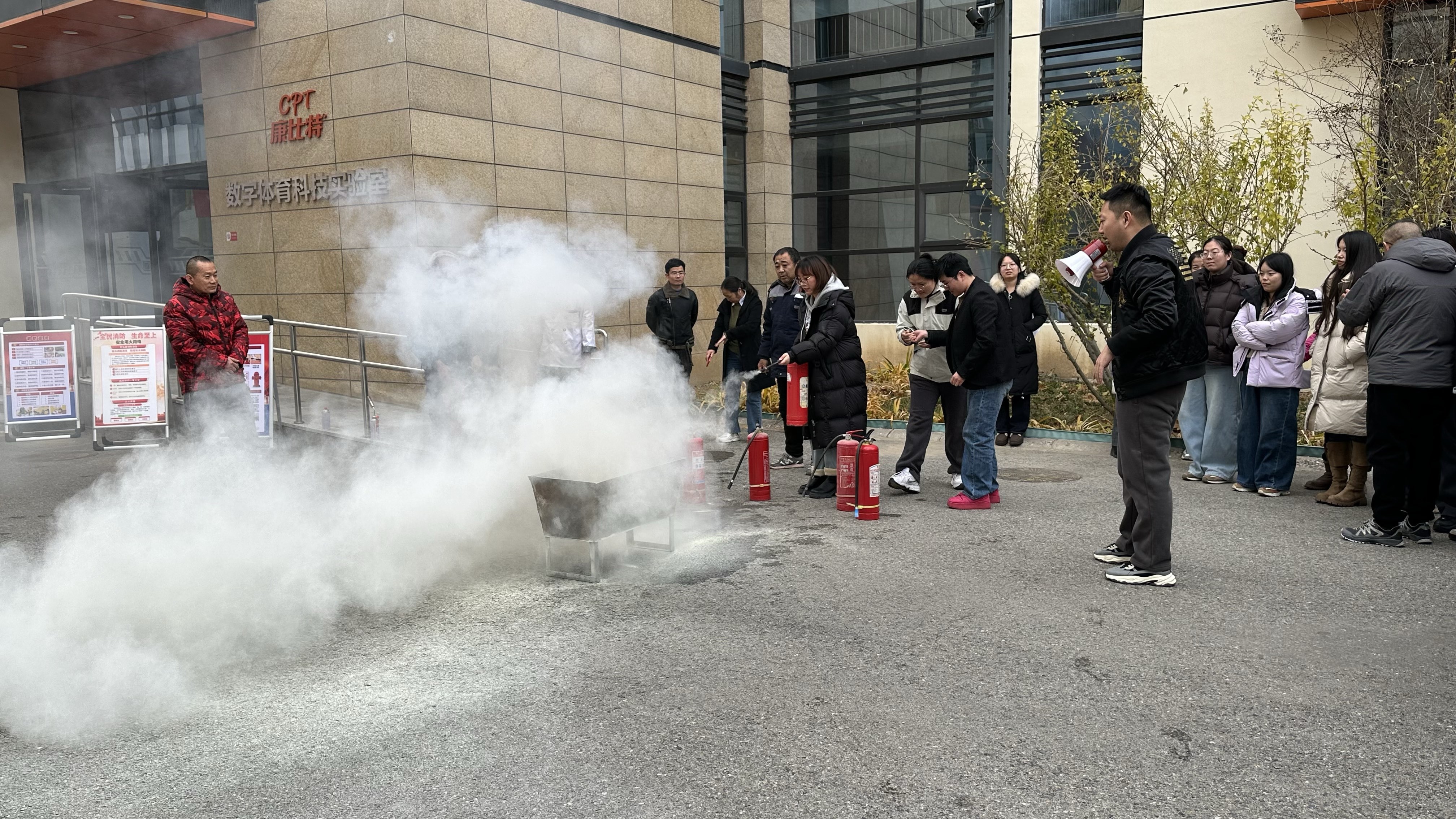 恒升伟业组织全员消防疏散演练2